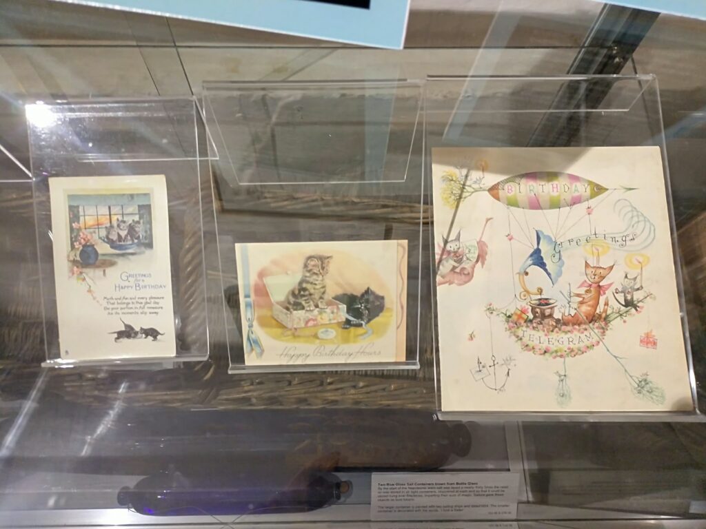 Three greetings cards with images of cats.